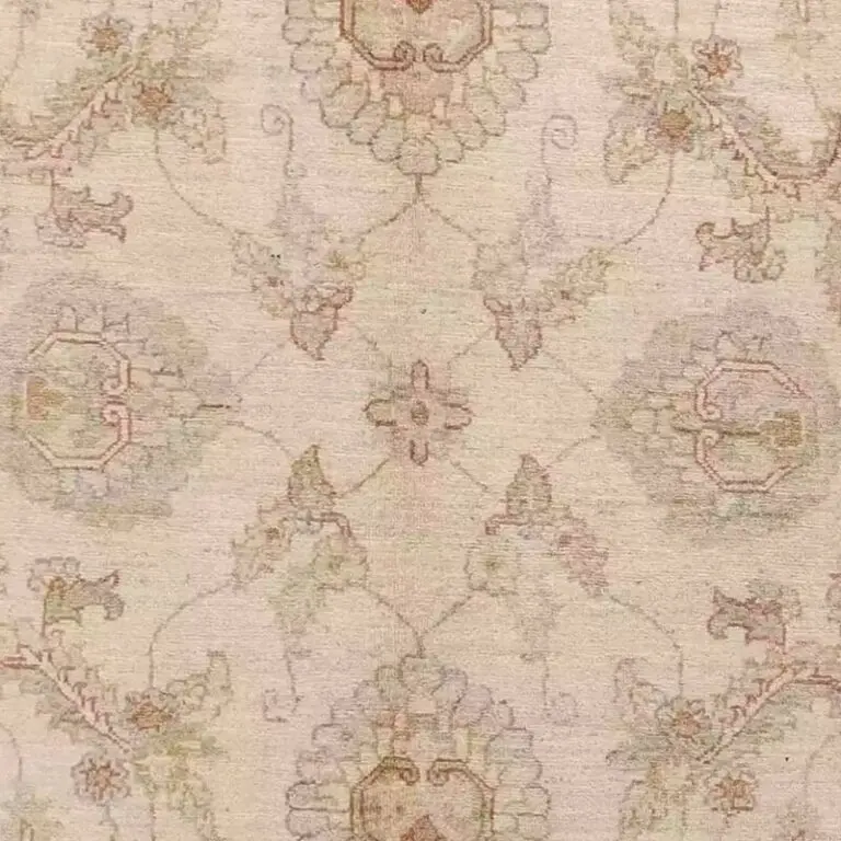 Gazney Rug 204 x 150, beige floral gazney rug, close-up detail 2