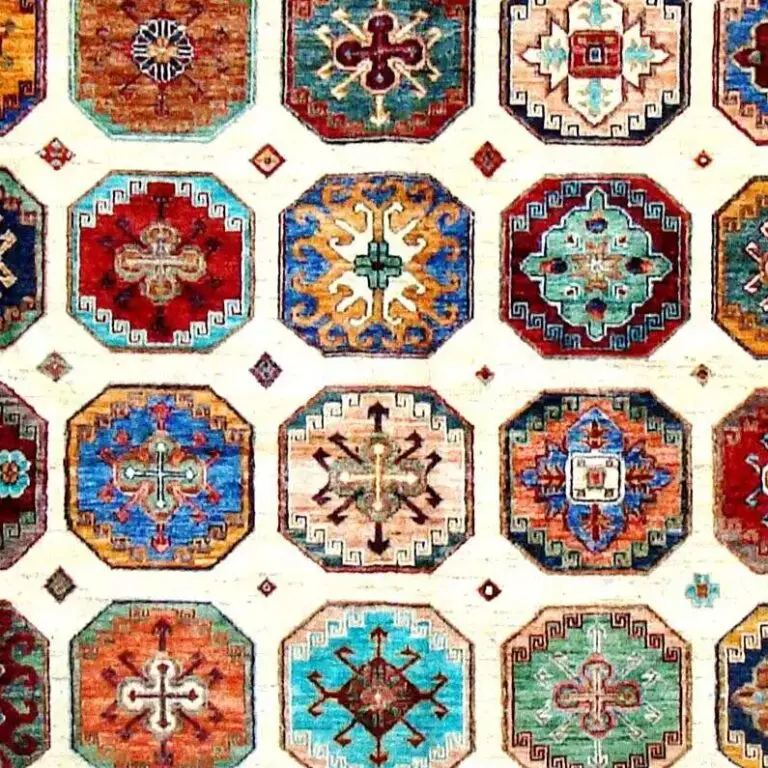 Vaziri Rug - 296 x 207, cream geometric vaziri rug, close-up detail 2