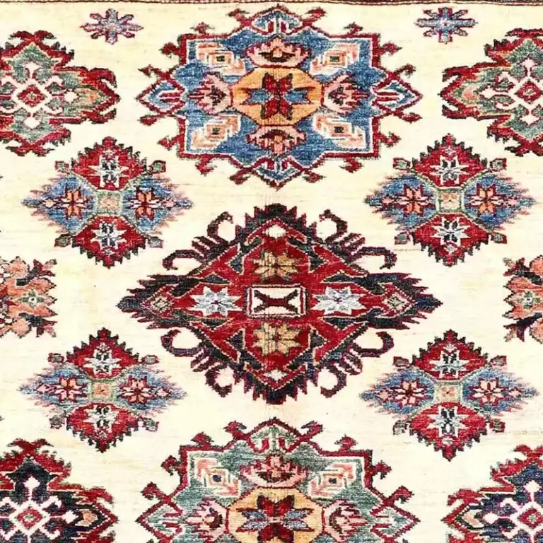 Super Kazak Rug 181 x 135, cream kazak rug, close-up detail 1