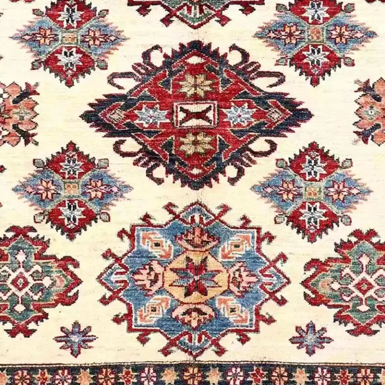 Super Kazak Rug 181 x 135, cream kazak rug, close-up detail 3