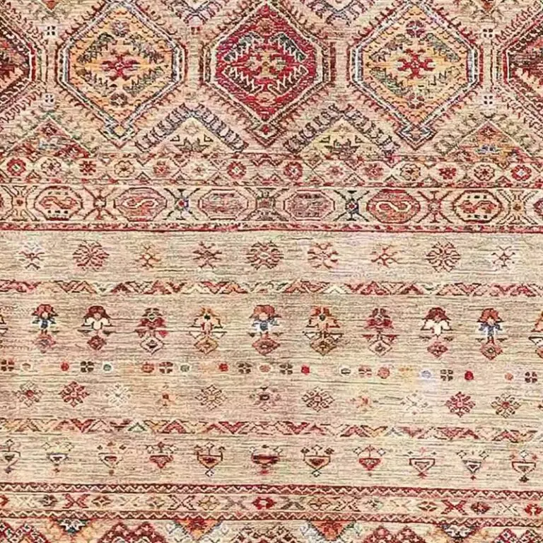 Khorjin Rug - 256 x 176, cream khorjin rug, close-up detail 1