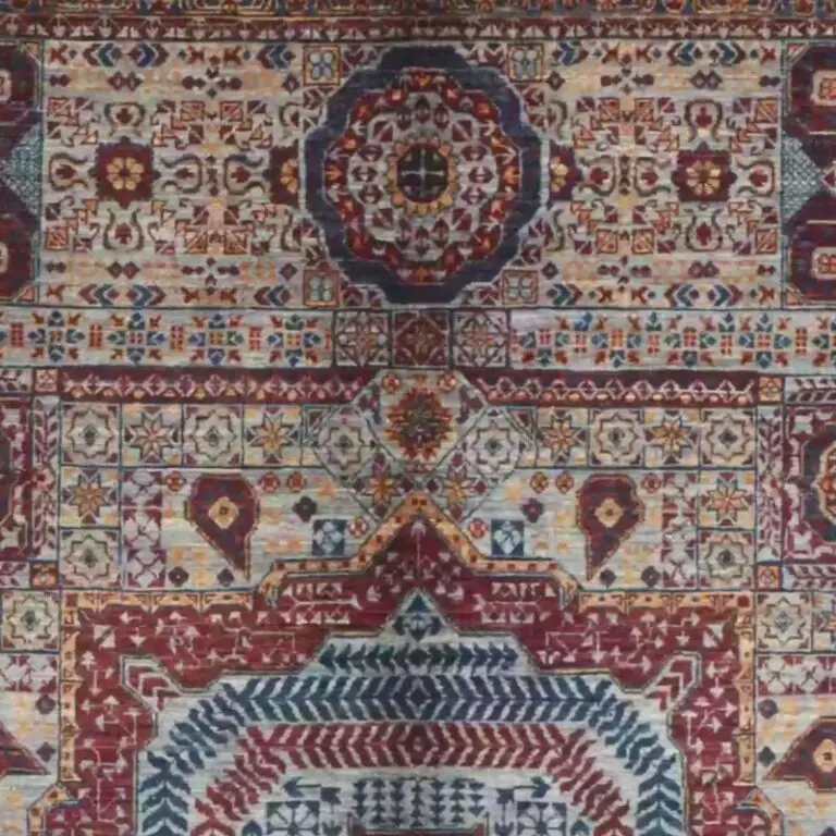 Mamluk Rug - 242 x 176, cream medallion mamluk rug, close-up detail 1