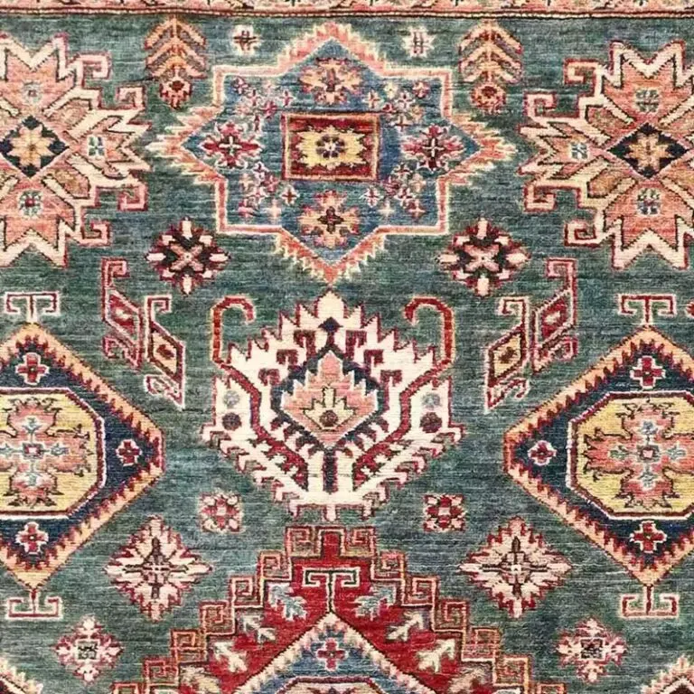 Super Kazak Rug 203 x 150, green kazak rug, close-up detail 1