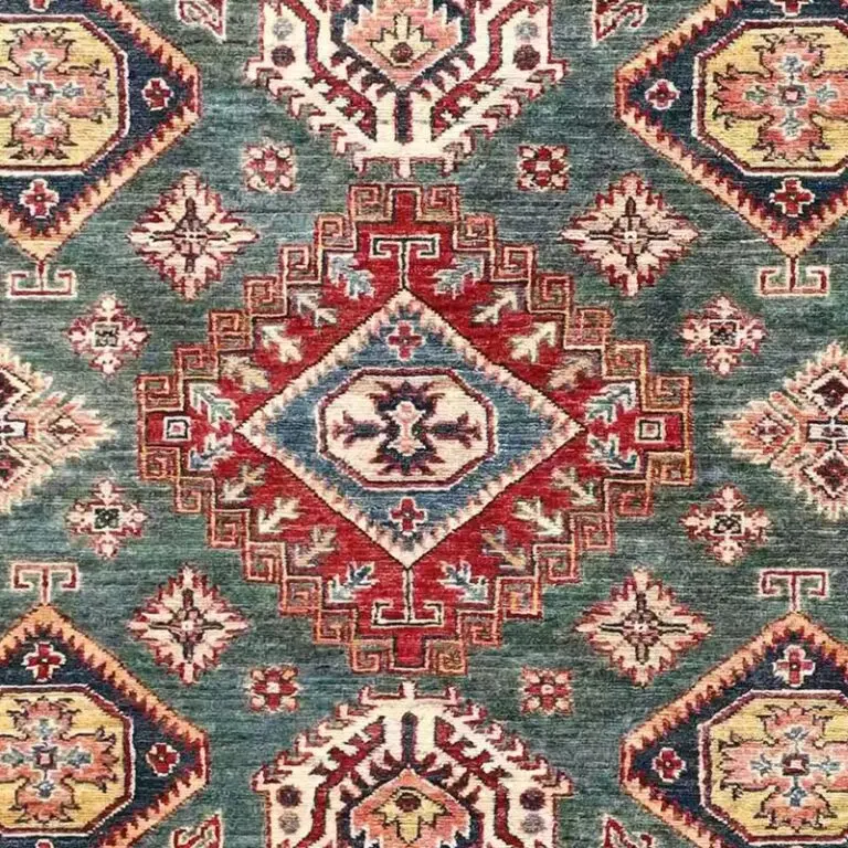 Super Kazak Rug 203 x 150, green kazak rug, close-up detail 2
