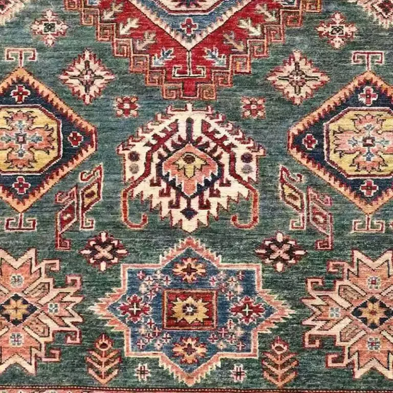 Super Kazak Rug 203 x 150, green kazak rug, close-up detail 3