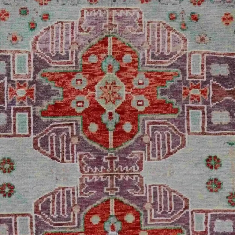 Abshari Rug - 234 x 164, grey abshari medallion rug, close-up detail 1