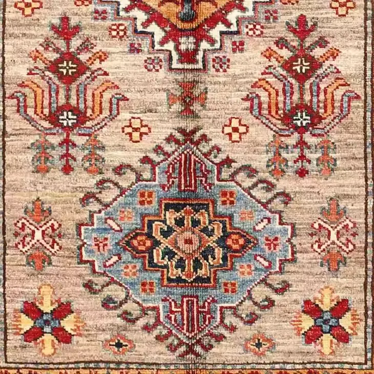 Super Kazak Rug 166 x 101, grey medallion kazak rug, close-up detail 3