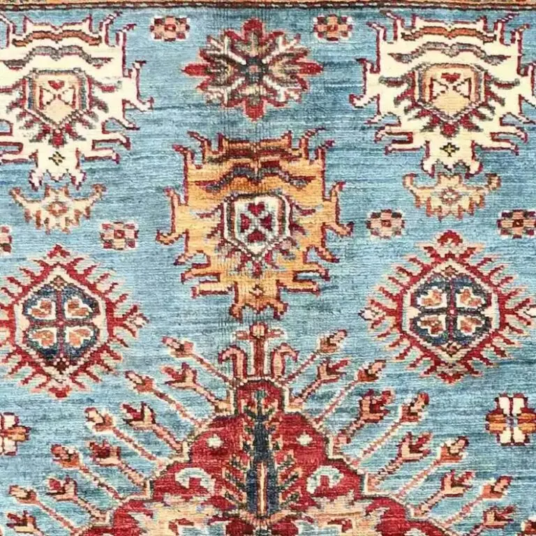 Super Kazak Rug 150 x 99, medallion kazak rug, close-up detail 1