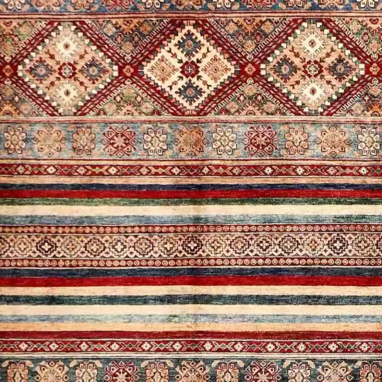 Khorjin Rug - 295 x 244, red floral khorjin rug, close-up detail 1