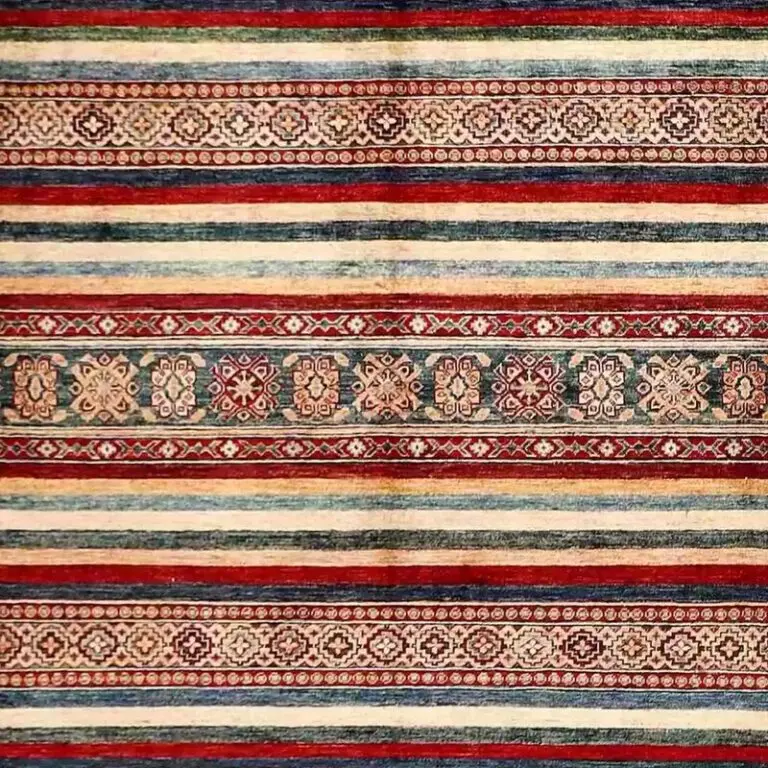 Khorjin Rug - 295 x 244, red floral khorjin rug, close-up detail 2