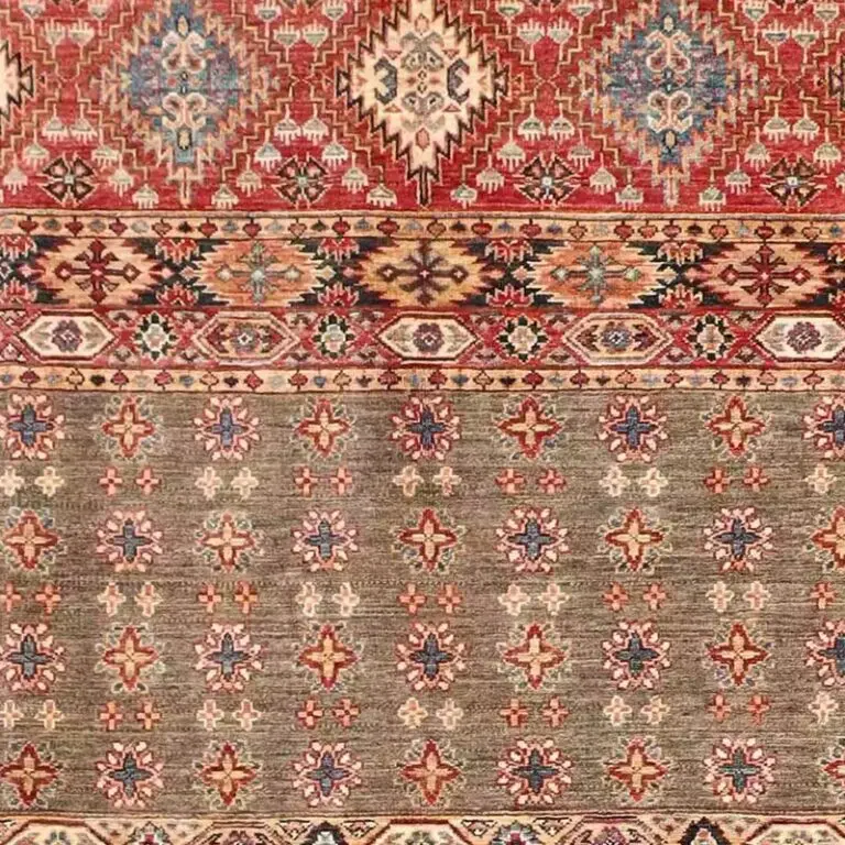 Khorjin Rug - 247 x 176, red geometric khorjin rug, close-up detail 1