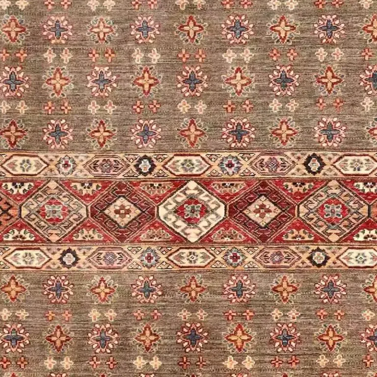 Khorjin Rug - 247 x 176, red geometric khorjin rug, close-up detail 2