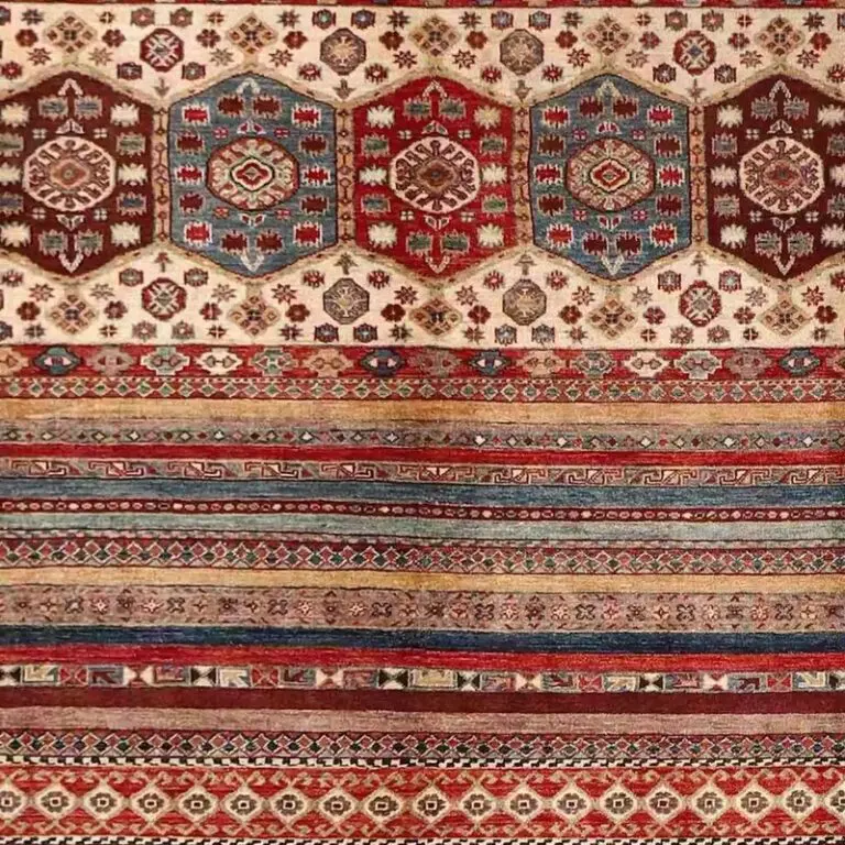 Khorjin Rug - 296 x 255, red khorjin lamb wool rug, close-up detail 1
