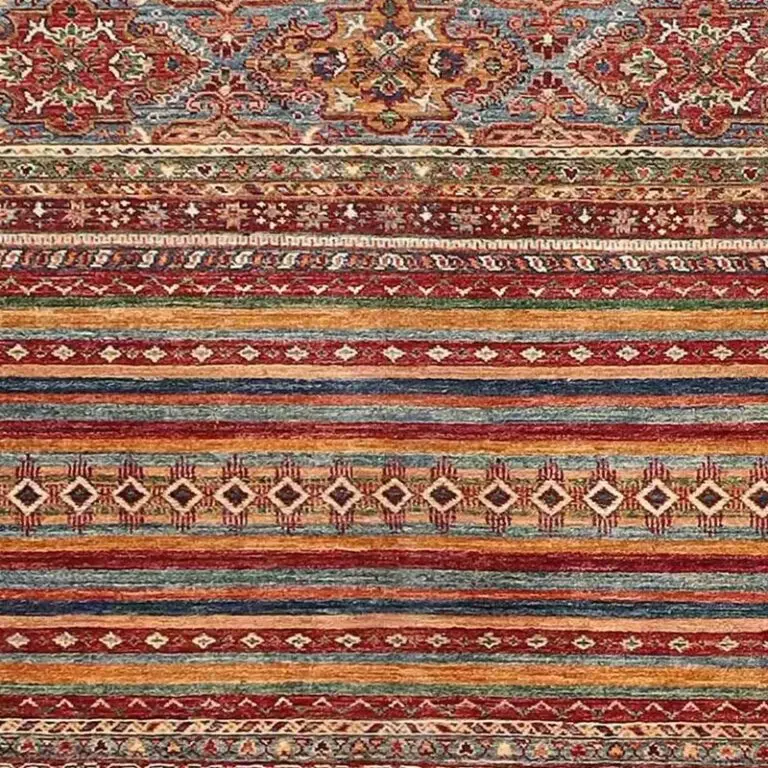 Khorjin Rug - 238 x 173, red khorjin rug, close-up detail 1