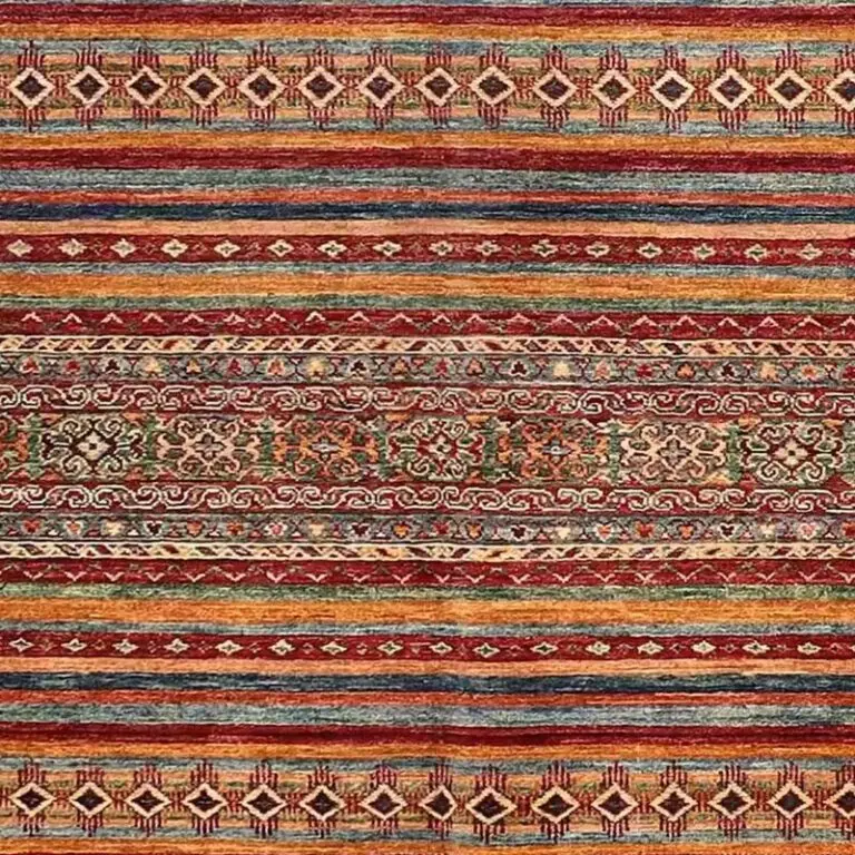 Khorjin Rug - 238 x 173, red khorjin rug, close-up detail 2
