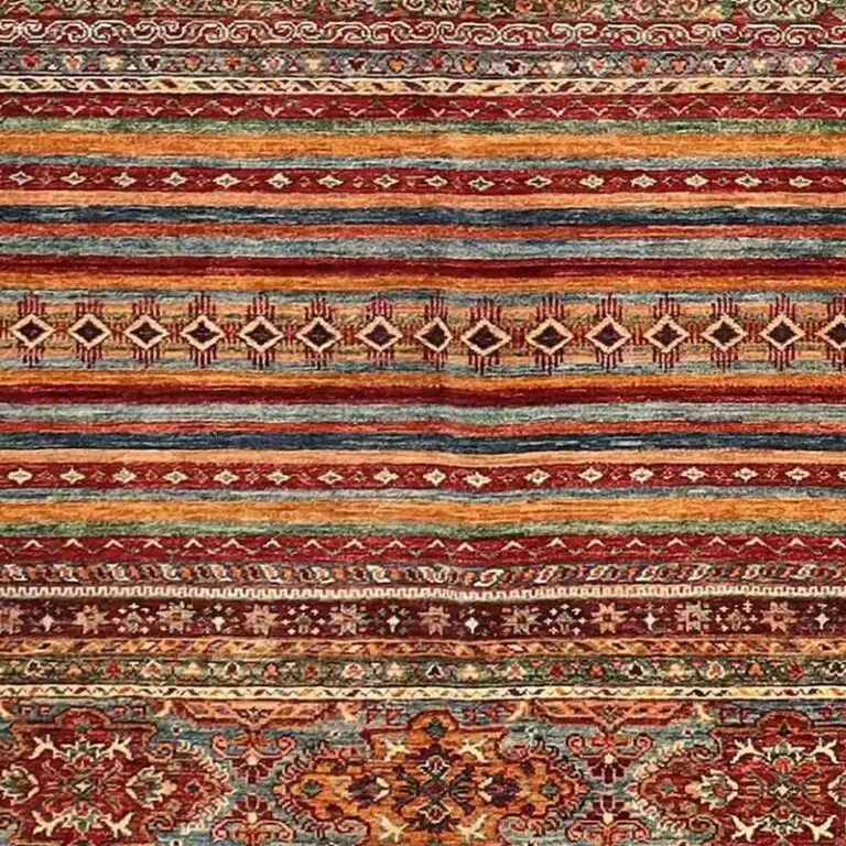 Khorjin Rug - 238 x 173, red khorjin rug, close-up detail 3
