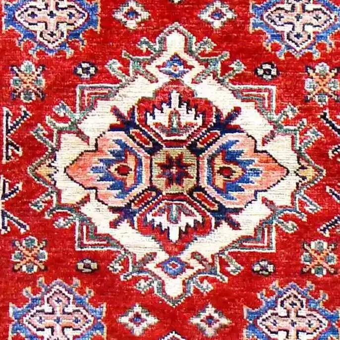 Super Kazak Rug - 118 x 81, red lamb wool kazak rug, close-up detail 2