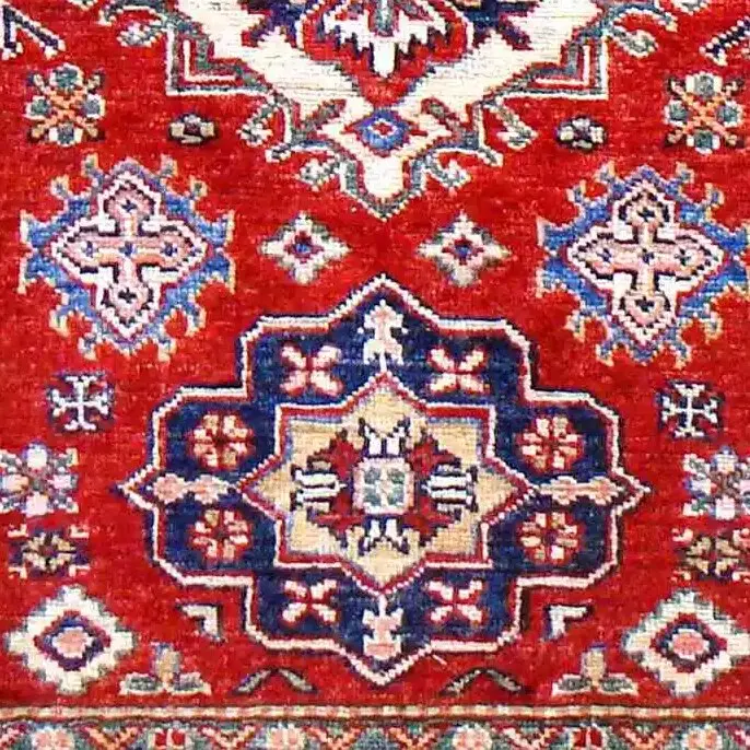 Super Kazak Rug - 118 x 81, red lamb wool kazak rug, close-up detail 3