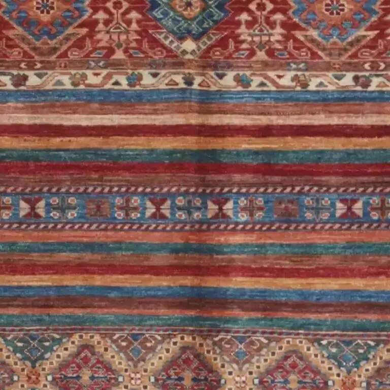 Khorjin Rug 195 x 153, reddish striped khorjin rug, close-up detail 1