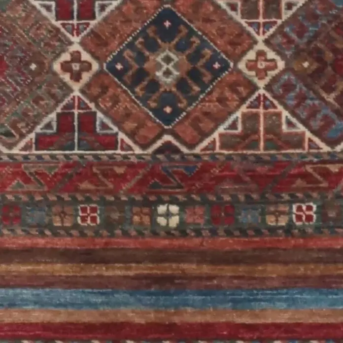Khorjin Rug 125 x 84, reddish tribal khorjin rug, close-up detail 1