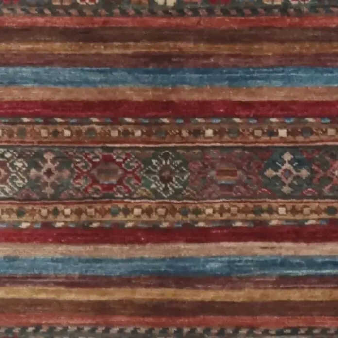 Khorjin Rug 125 x 84, reddish tribal khorjin rug, close-up detail 2