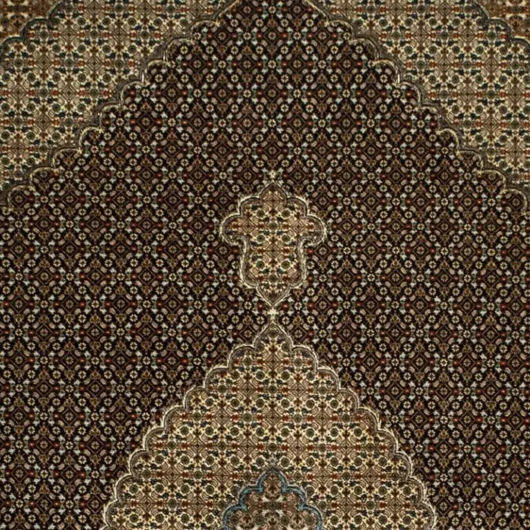 Persian Tabriz Mahi Lamb Wool & Pure Silk Veg Dye (292×201)cm, beige tabriz mahi rug, close-up detail 1