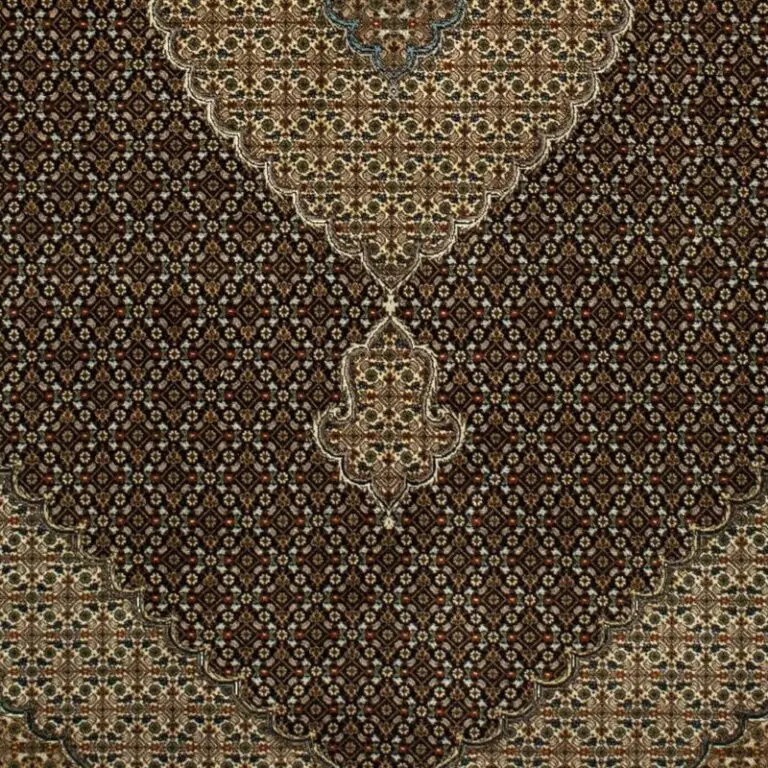 Persian Tabriz Mahi Lamb Wool & Pure Silk Veg Dye (292×201)cm, beige tabriz mahi rug, close-up detail 3