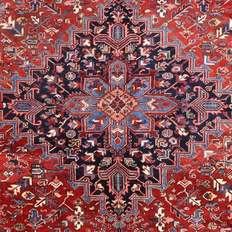 Persian Heriz Rug, persian heriz wool rug, close-up detail 2