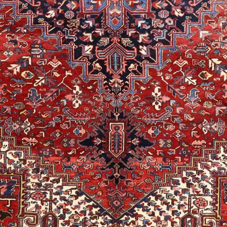 Persian Heriz Rug, persian heriz wool rug, close-up detail 3