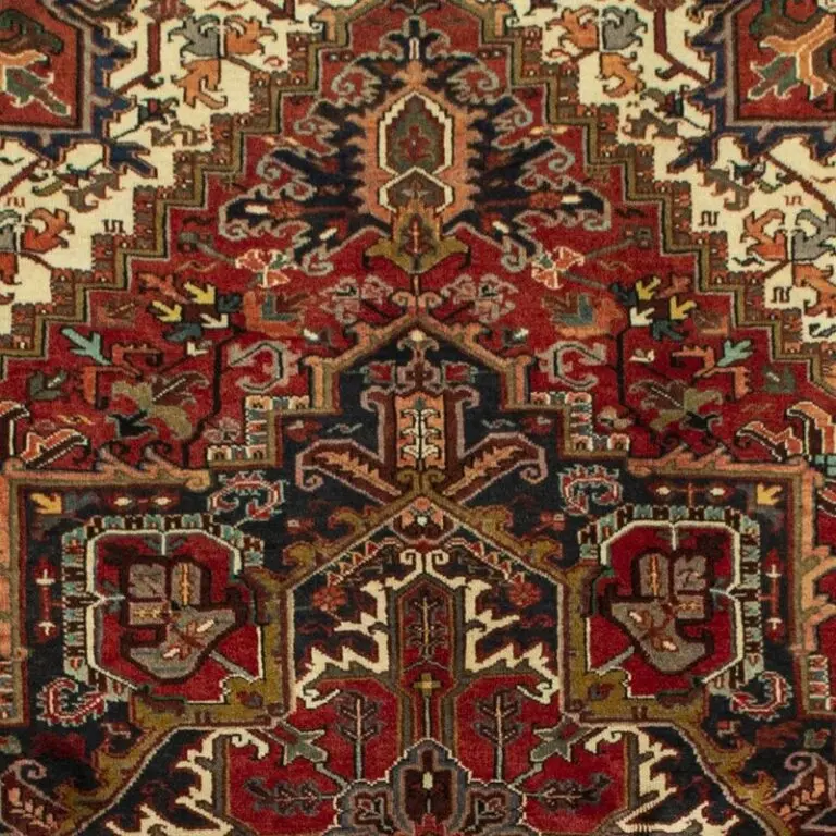 Tribal Heriz Rug with Geometric Flower hand Knotted Lamb Wool Veg Dye Iran (300×212)cm, red heriz geometric rug, close-up detail 1