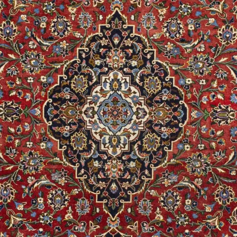 Kashan Traditional Persian Rug, Spritzy 292×209, red kashan traditional rug, close-up detail 2
